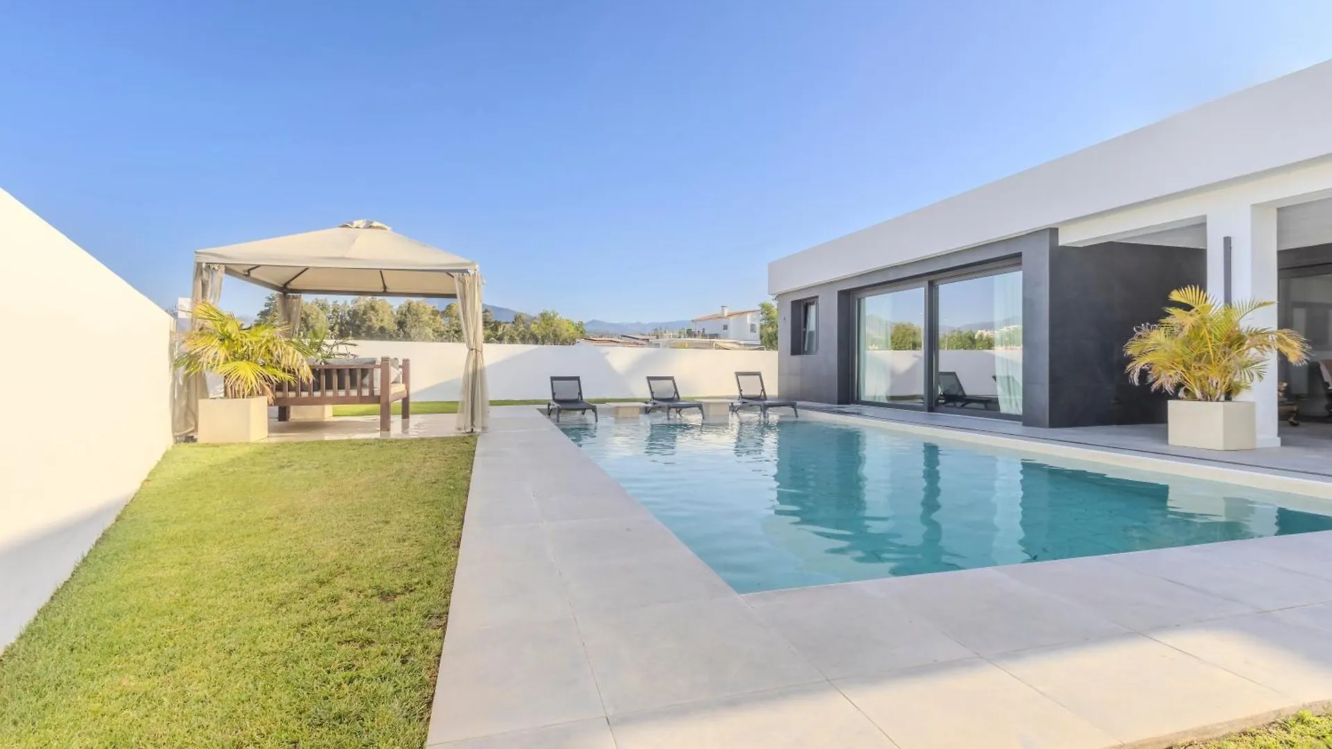 Luxury Villa Amazing Location Marbella Spanien